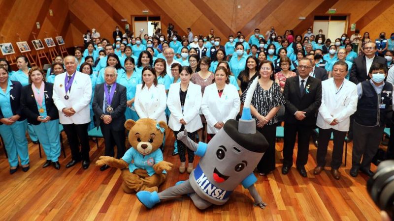 Enfermeras del Perú son reconocidas por el aporte en la Vacunacion contra el COVID por el Ministerio de Salud